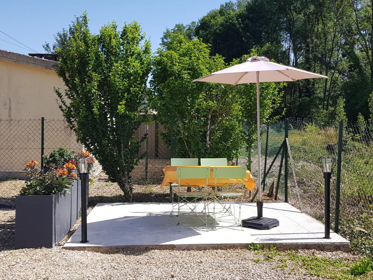 Agreable Petite Maison Proche Joigny Chamvres Экстерьер фото